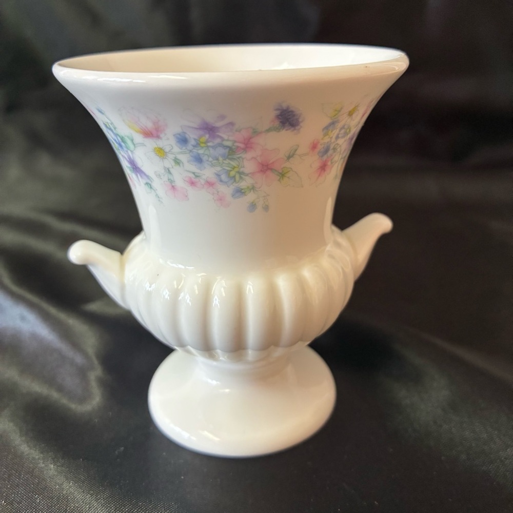 Wedgwood Vintage Angela Bone China Small Urn Bud Vase Toothpick Holder - Picture 6 of 9